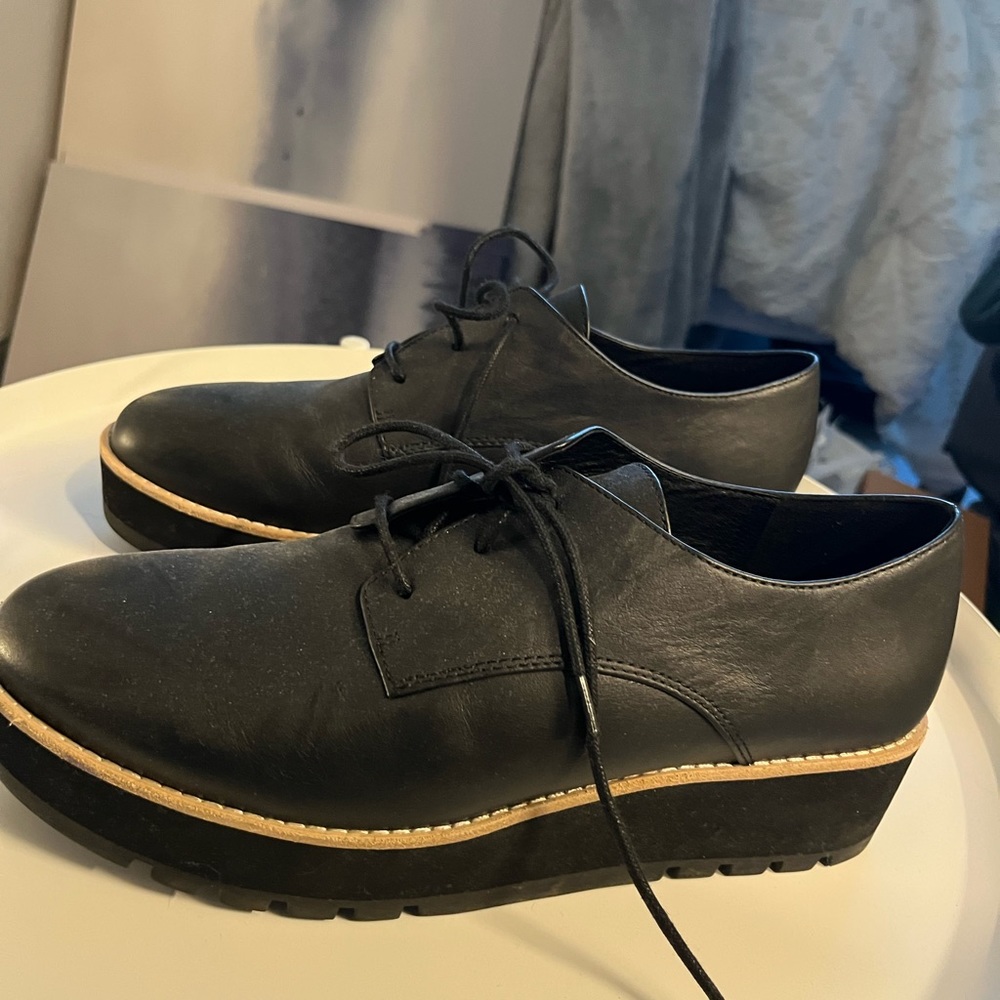 Great condition black shoes!